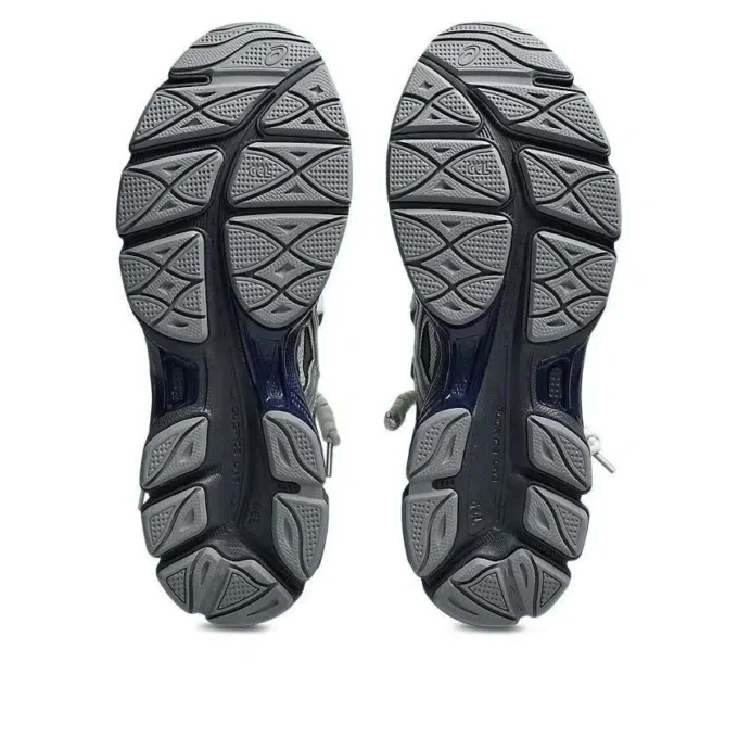Asics x TOGA Gel-Cumulus 16 TG „Grey Black Pure Silver”