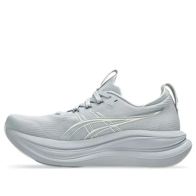 Gel-Nimbus 28 „Piedmont Grey Cream”