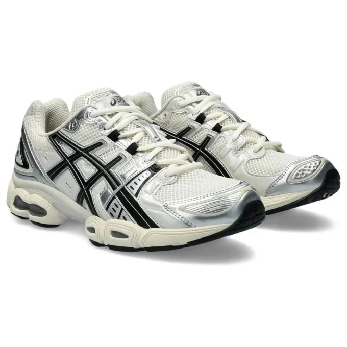 Gel-Nimbus 9 „Cream Black”