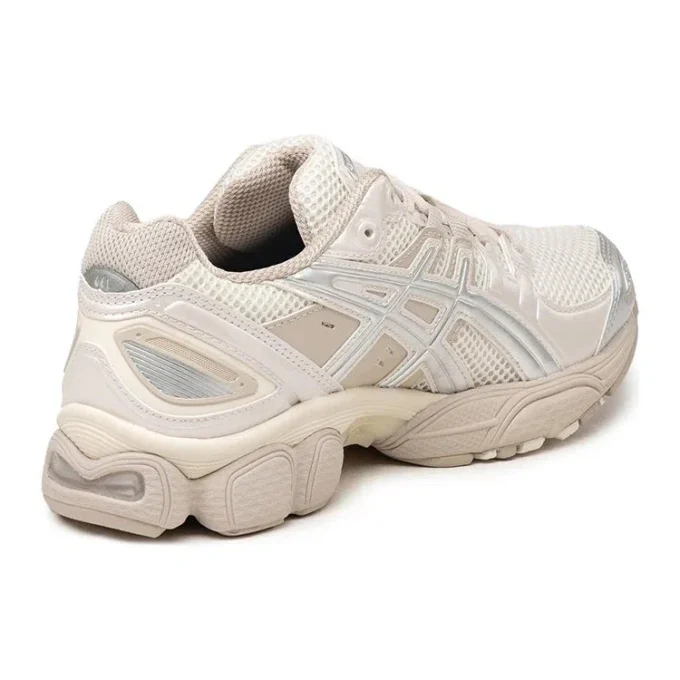 Gel-Nimbus 9 „Mineral Beige”
