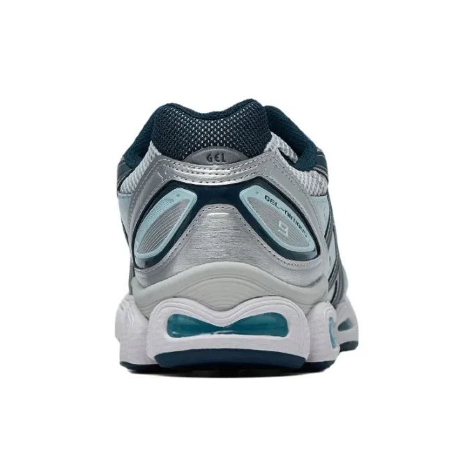 Gel-Nimbus 9 „Pure Silver French Blue”