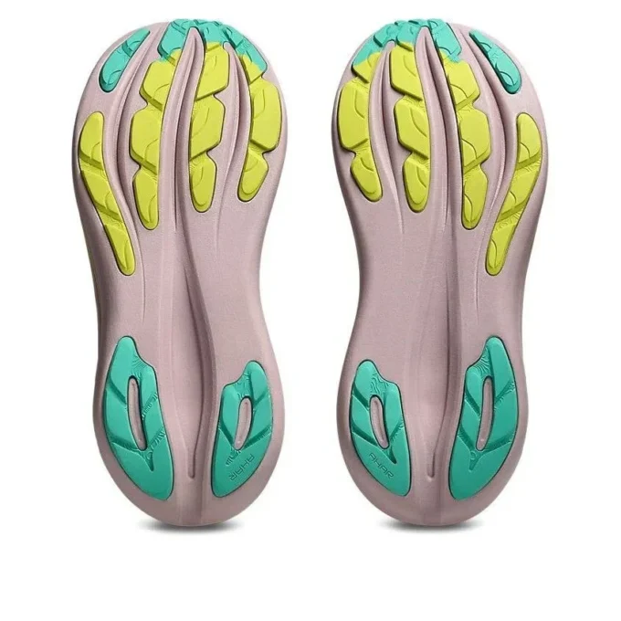 Nimbus 28 TR „Light Dust Clay Canyon”