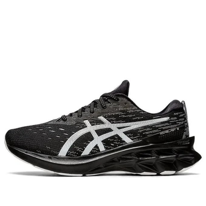 Novablast 2 „Black Pure Silver”