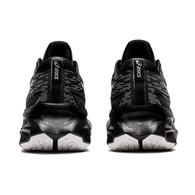 Novablast 2 „Black Pure Silver”