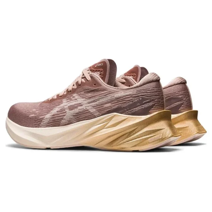 Novablast 3 „Fawn Mineral Beige”