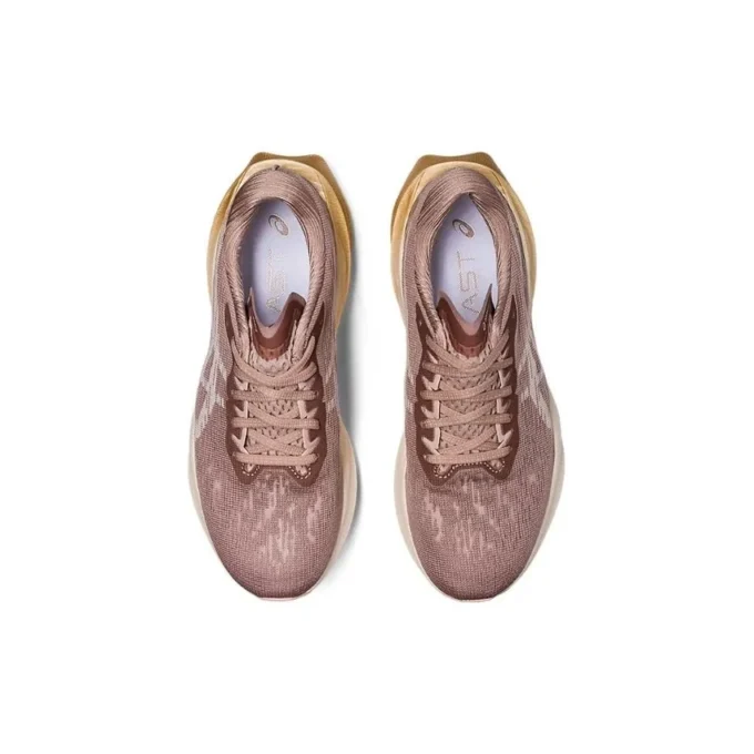 Novablast 3 „Fawn Mineral Beige”