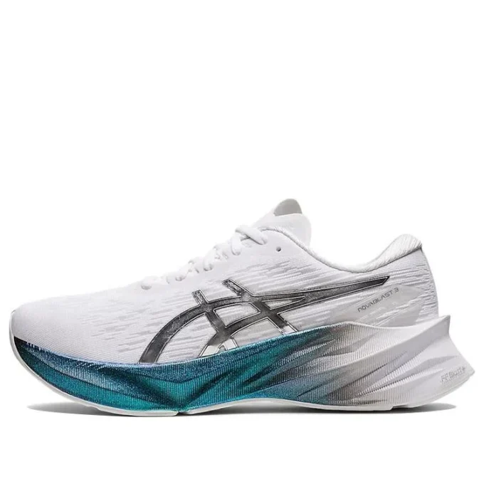Novablast 3 Platinum „White Metallic Blue”