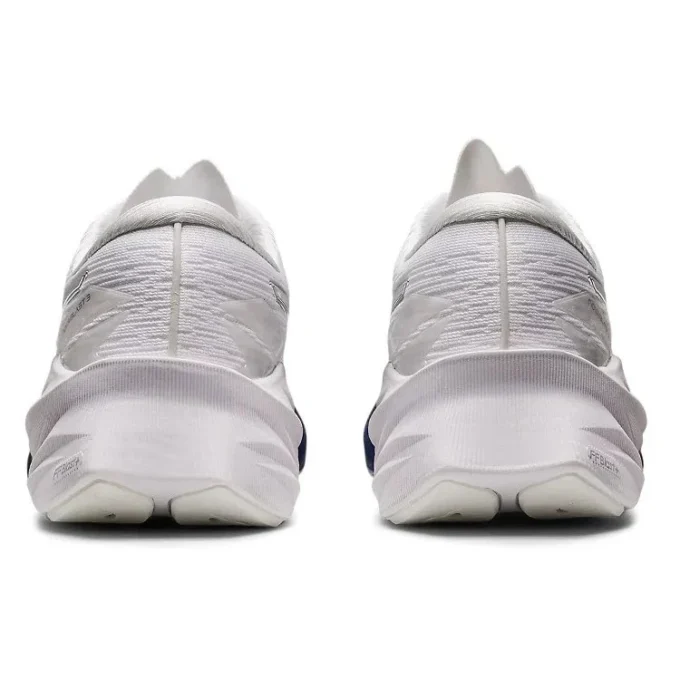 Novablast 3 Platinum „White Metallic Blue”