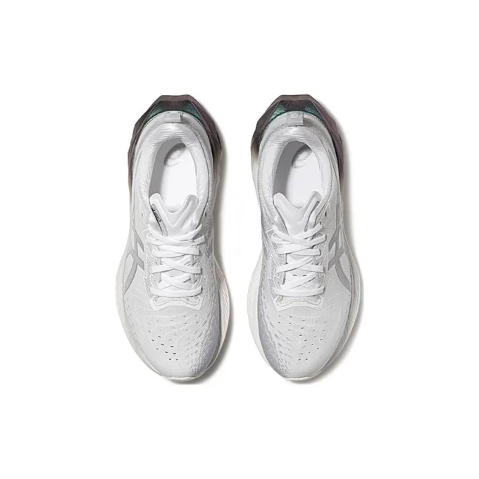 Novablast 4 Platinum „Real White Pure Silver”