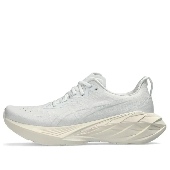 Novablast 4 „White Beige”
