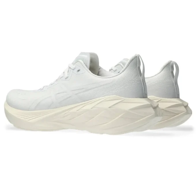Novablast 4 „White Beige”