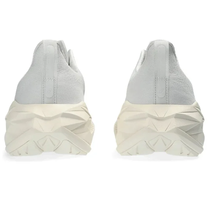 Novablast 4 „White Beige”