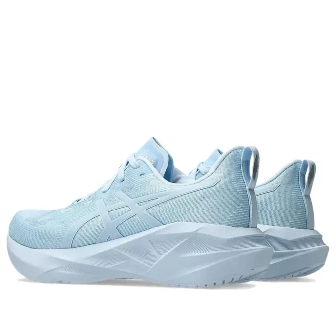 Novablast 5 „Lite Show Light Blue”